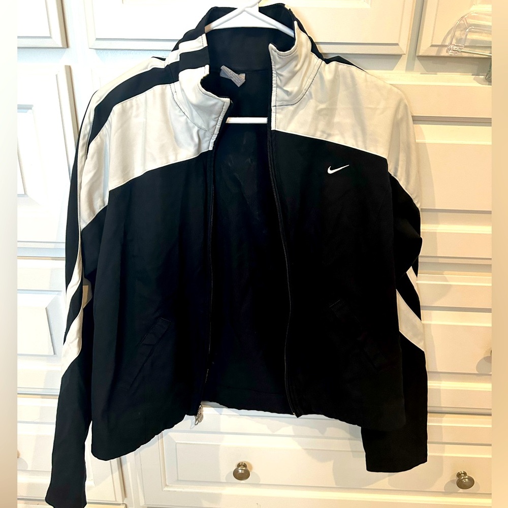 Nike zip jacket size youth L (12/14)